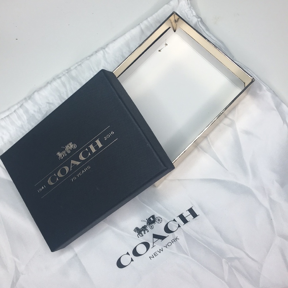 Coach box - Picture 3 of 3